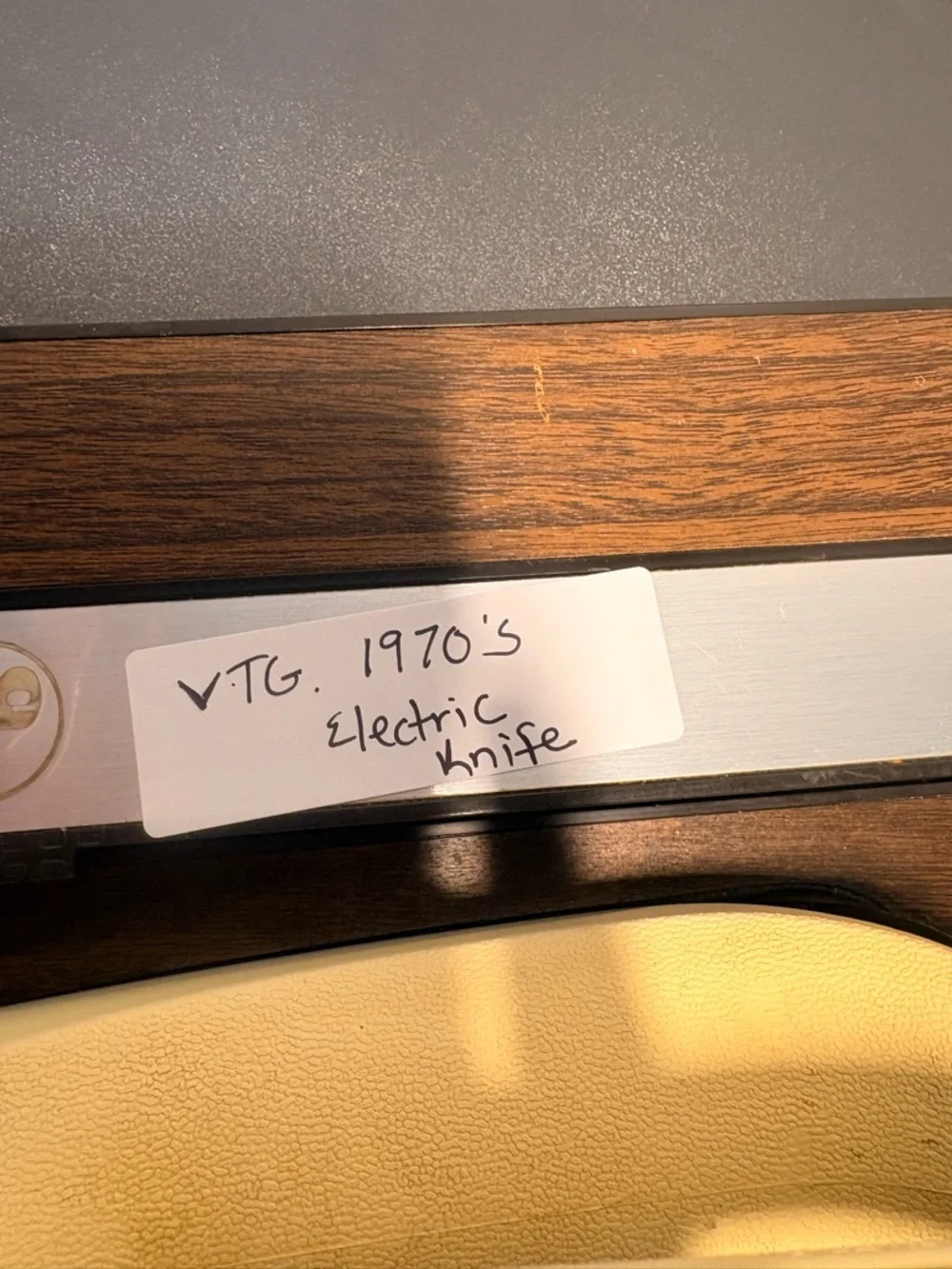 1970’s Hamilton Beach Harvest Gold Handheld electric knife with origStorage Case
